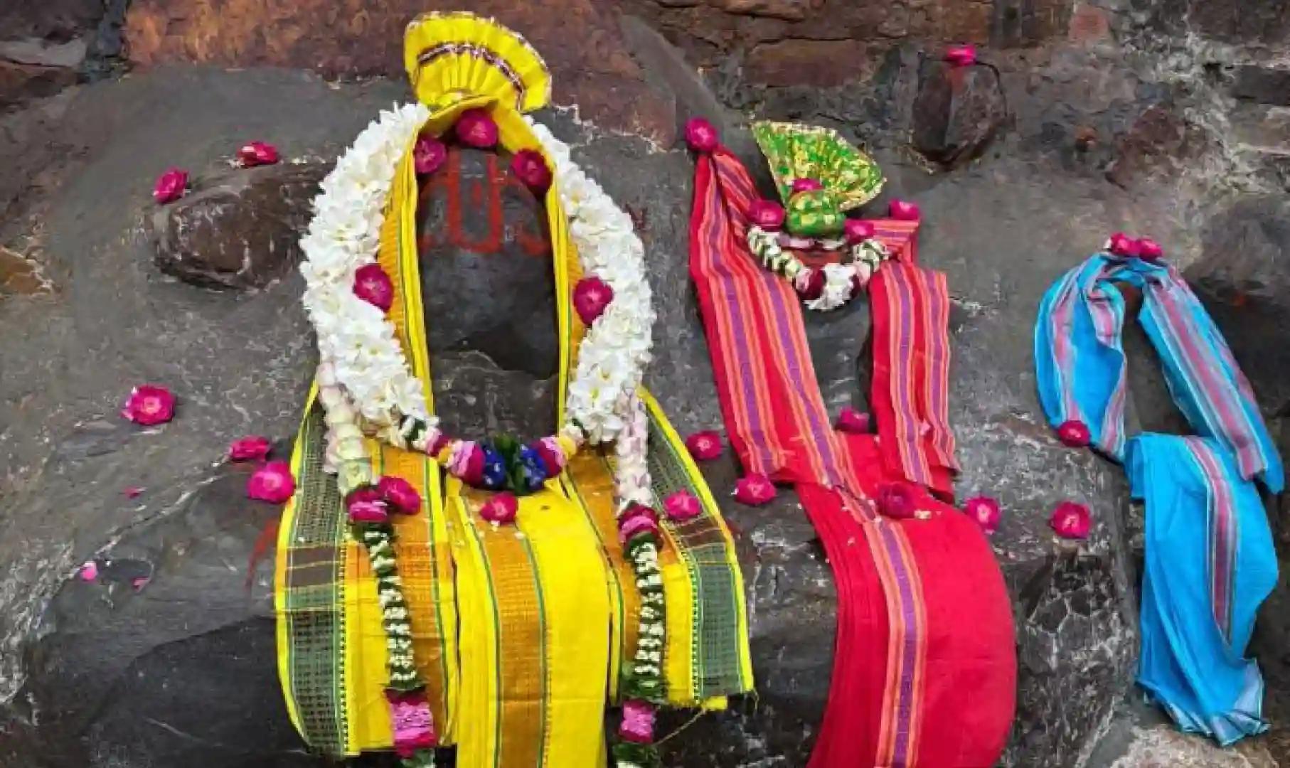 Shri Giriraj Ji Mukharvind Temple, Mathura, Uttar Pradesh