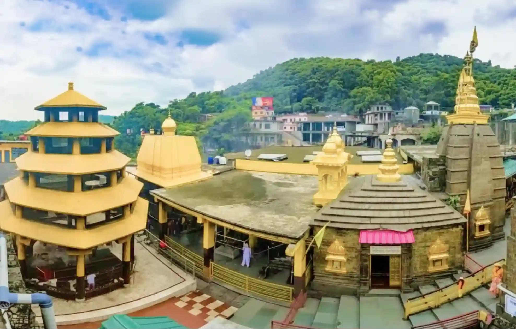 मां बगलामुखी पीतांबरा पीठ ,दतिया, मध्य प्रदेश 