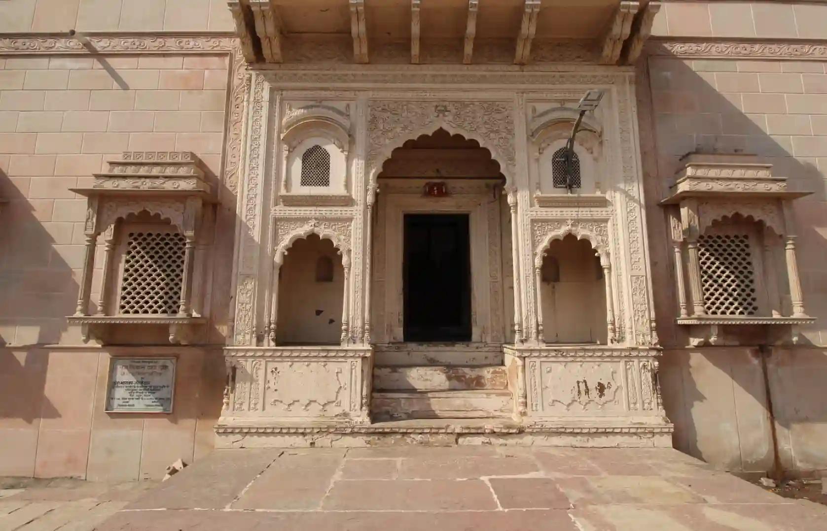 श्री दीर्घ विष्णु मंदिर,मथुरा, उत्तर प्रदेश श्री दीर्घ विष्णु मंदिर,मथुरा, उत्तर प्रदेश