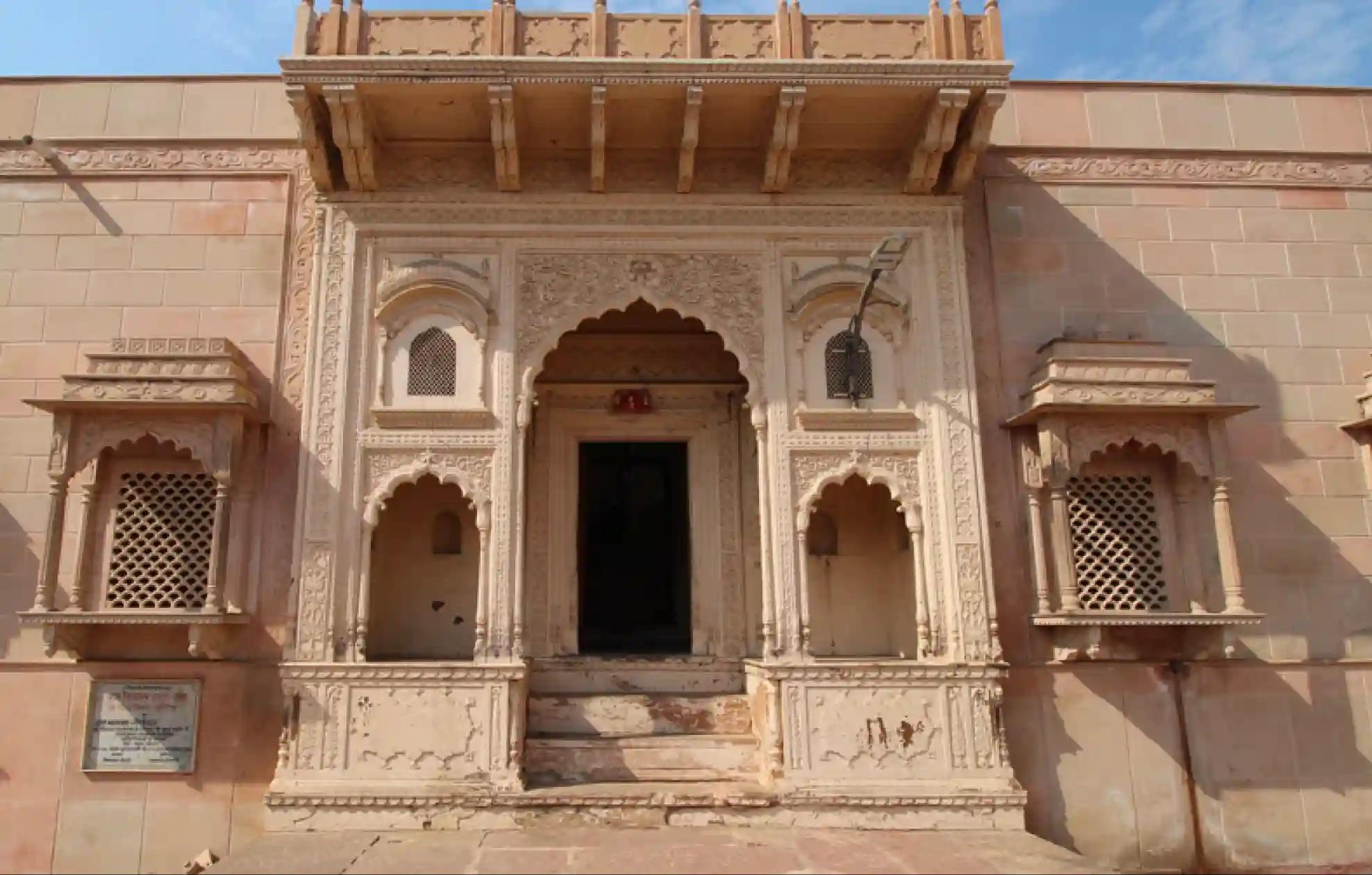 Shri Dirgh Vishnu Temple, Mathura, Uttar Pradesh Shri Dirgh Vishnu Temple, Mathura, Uttar Pradesh